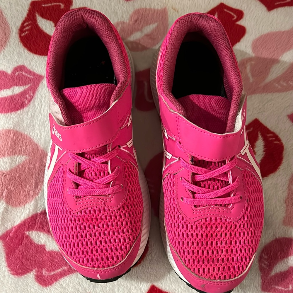 Girls size 3 ASICS